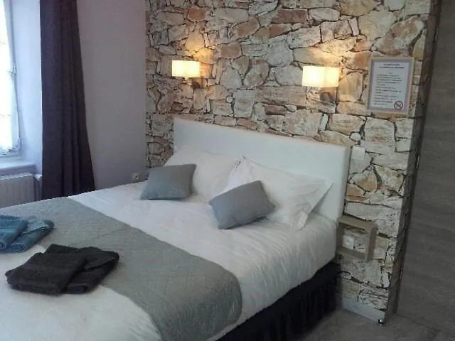 Appartement aux genets de josephine à Fournols Séjour chez l'habitant